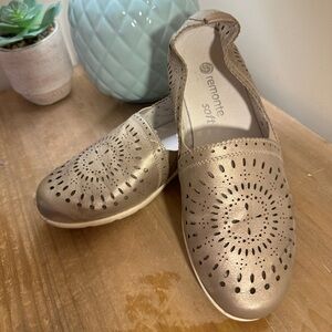 Remonte Women's Metallic silver Loafers